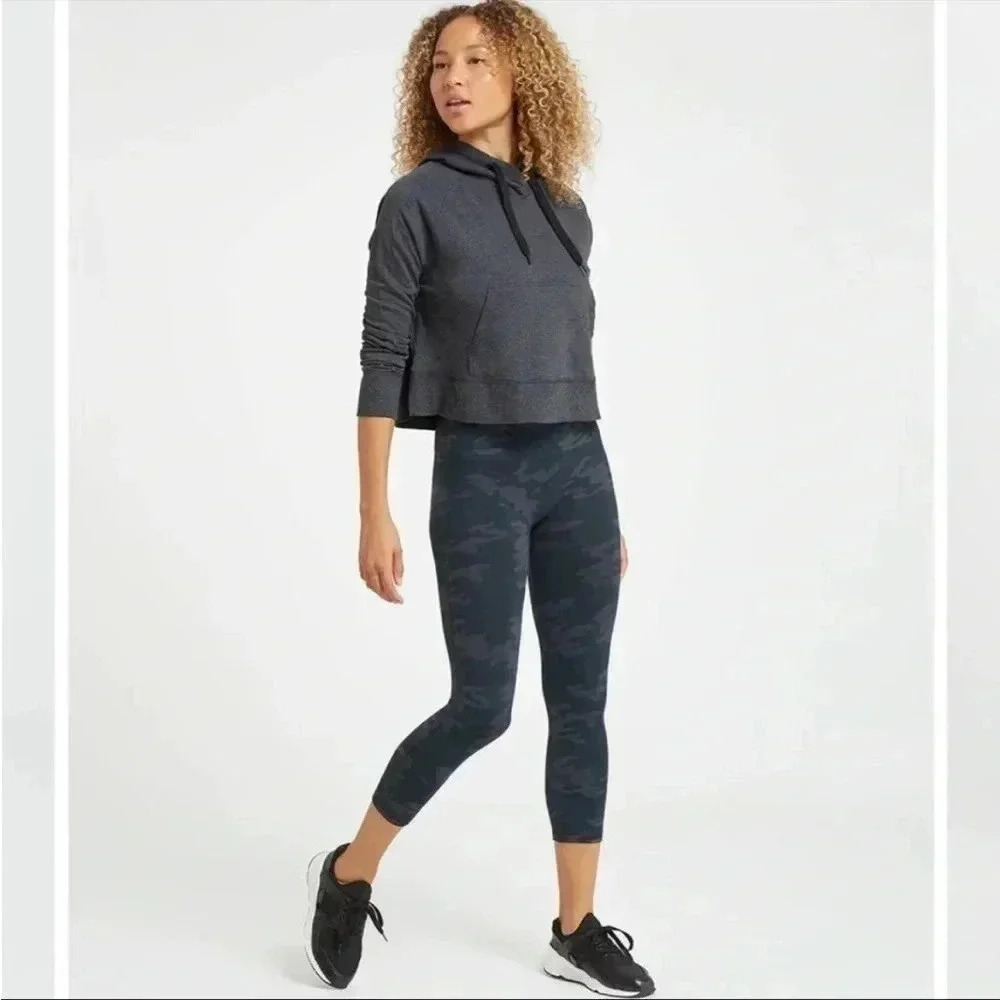 SPANX Look at Me Now Seamless Cropped Leggings Black Camo Sz M